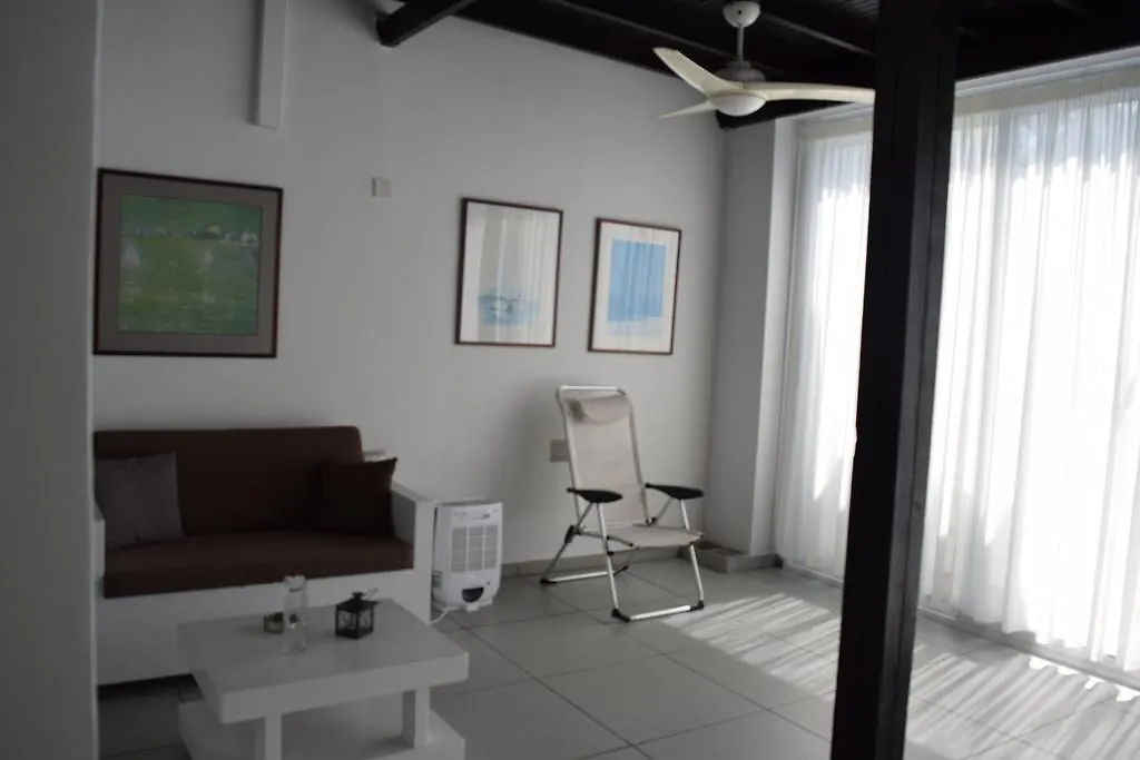 Yialos Luxury Apartments Perivolia Chipre