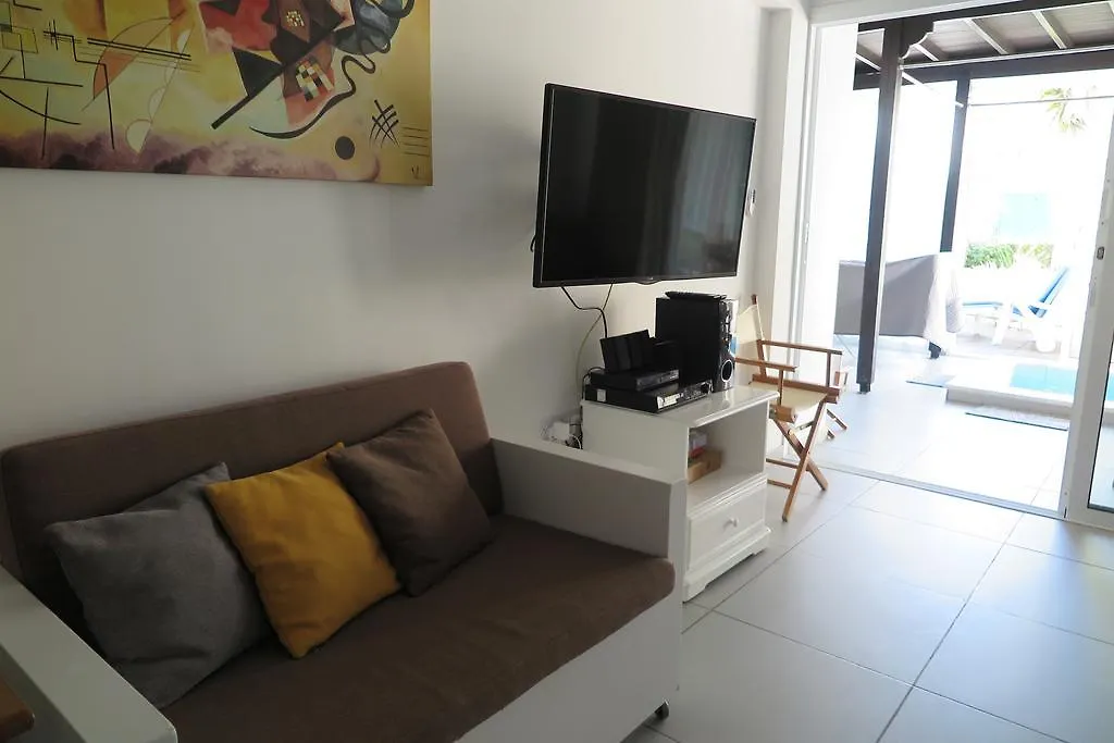 Yialos Luxury Apartments Perivolia Chipre